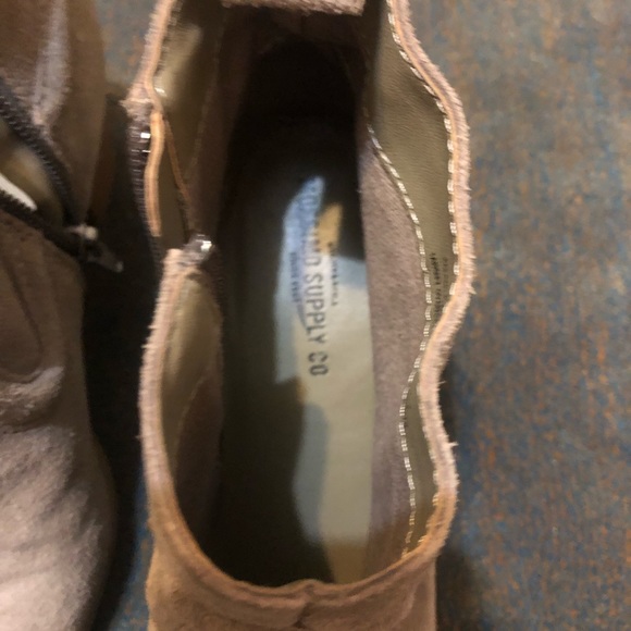 • Mossimo booties • - Picture 5 of 7